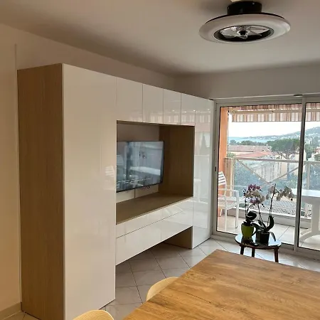 Sea View 32 *